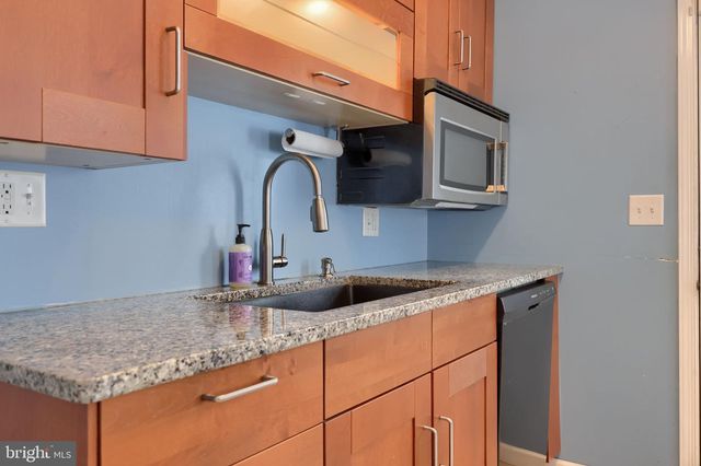 1040 E ORANGE ST, Lancaster, PA 17602