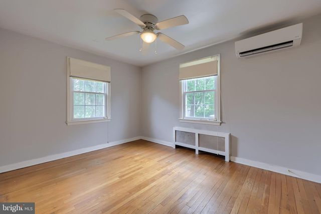 1040 E ORANGE ST, Lancaster, PA 17602