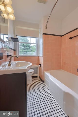 1040 E ORANGE ST, Lancaster, PA 17602
