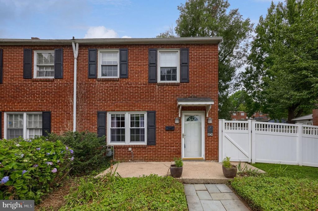 1040 E ORANGE ST, Lancaster, PA 17602