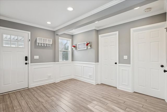 215 Indian Trail, Lake In The Hills, IL 60156