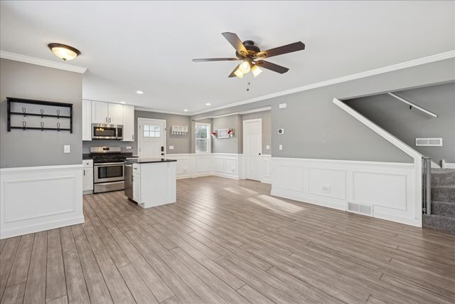 215 Indian Trail, Lake In The Hills, IL 60156