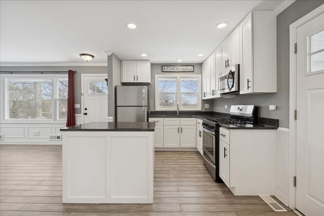 215 Indian Trail, Lake In The Hills, IL 60156