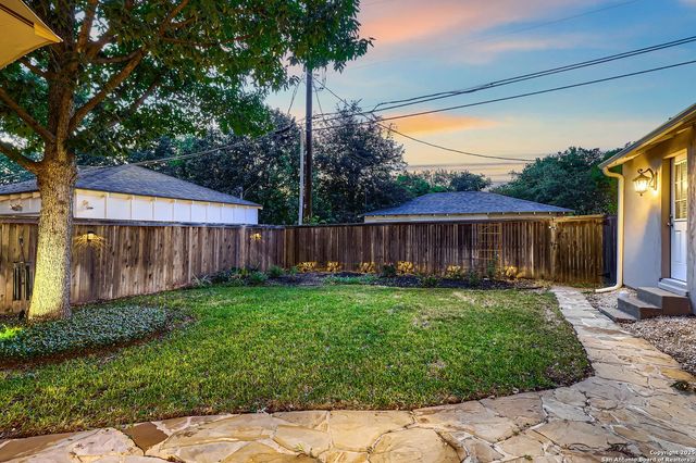 325 Canterbury Hill, Terrell Hills, TX 78209