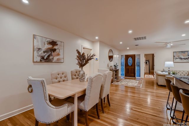 325 Canterbury Hill, Terrell Hills, TX 78209