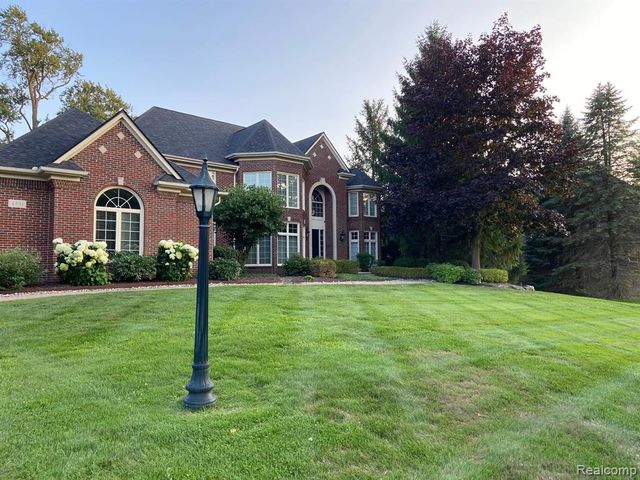 4831 Goodison Place Drive, Rochester, MI 48306