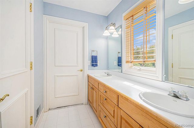 4831 Goodison Place Drive, Rochester, MI 48306