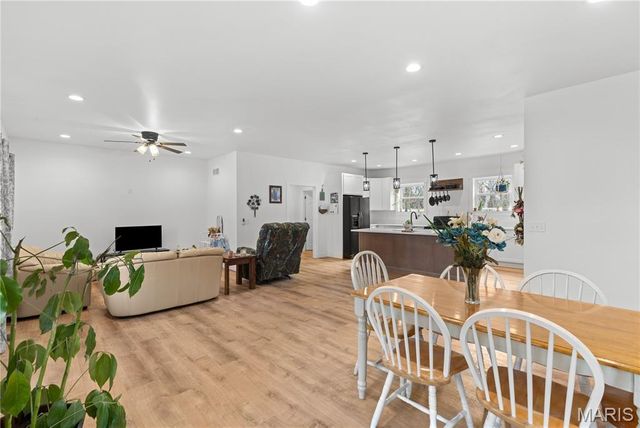 140 Turkey Creek Crossing Drive, Hawk Point, MO 63349