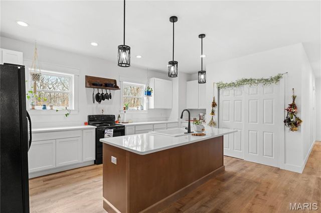 140 Turkey Creek Crossing Drive, Hawk Point, MO 63349