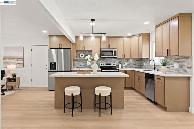 1800 Gilardy Dr, Concord, CA 94518