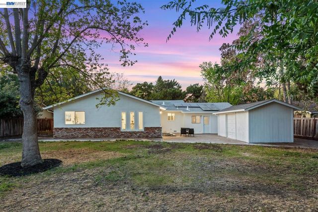 1800 Gilardy Dr, Concord, CA 94518