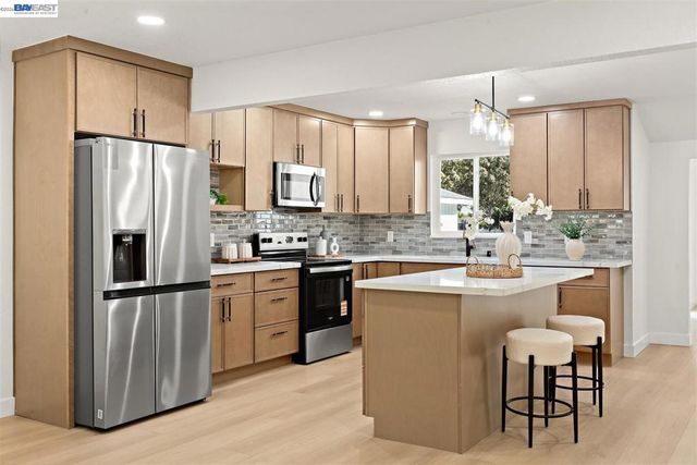 1800 Gilardy Dr, Concord, CA 94518