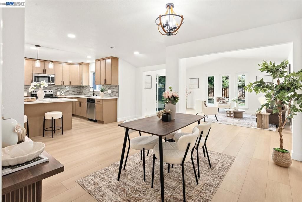 Image 13 of property listing at 1800 Gilardy Dr, Concord, CA 94518