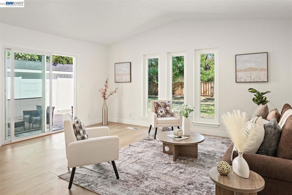 Image 16 of property listing at 1800 Gilardy Dr, Concord, CA 94518