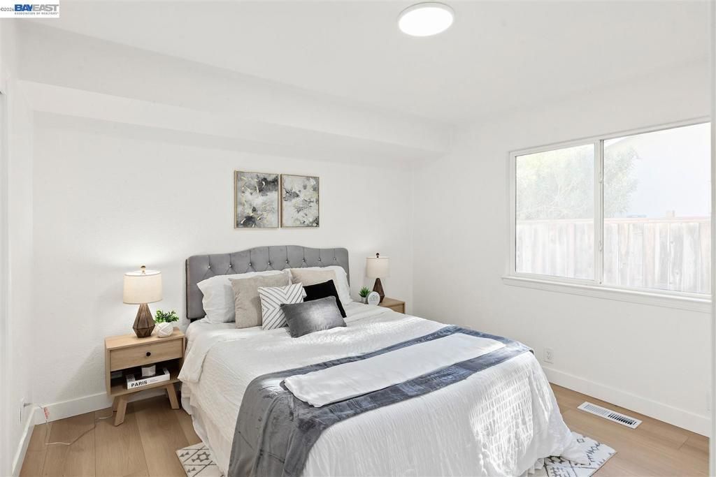 Image 18 of property listing at 1800 Gilardy Dr, Concord, CA 94518