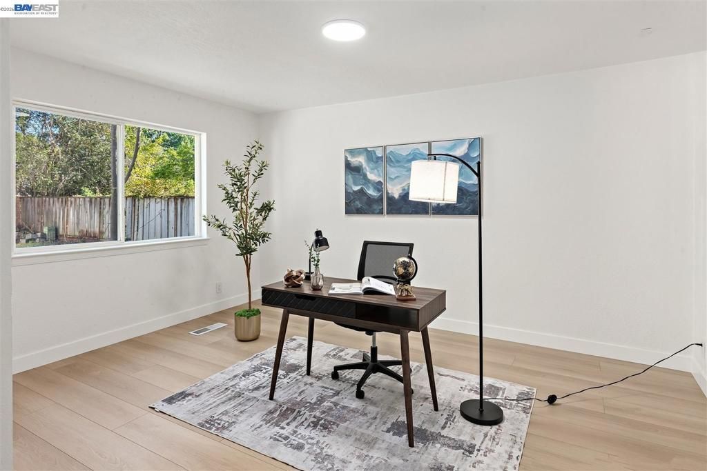 Image 19 of property listing at 1800 Gilardy Dr, Concord, CA 94518