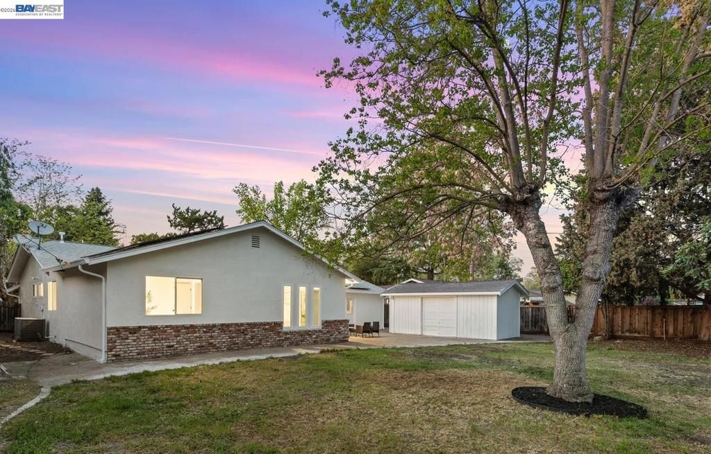 Image 27 of property listing at 1800 Gilardy Dr, Concord, CA 94518