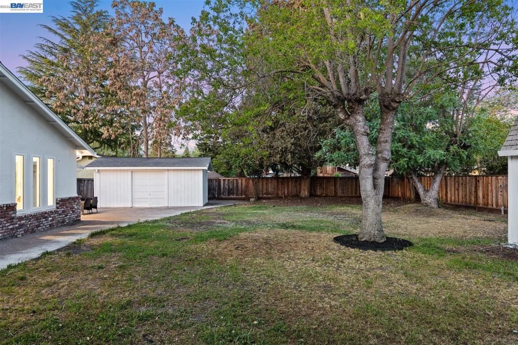 Image 28 of property listing at 1800 Gilardy Dr, Concord, CA 94518