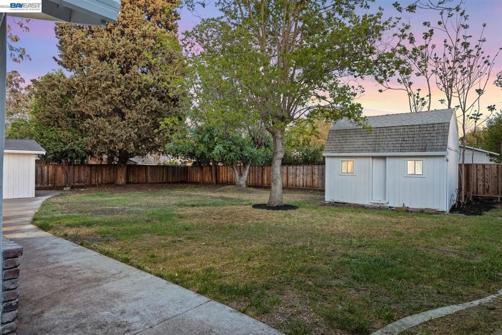 Image 29 of property listing at 1800 Gilardy Dr, Concord, CA 94518