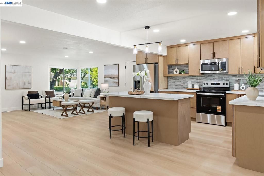 Image 5 of property listing at 1800 Gilardy Dr, Concord, CA 94518