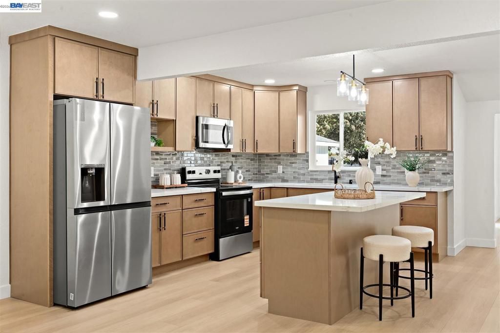 Image 7 of property listing at 1800 Gilardy Dr, Concord, CA 94518