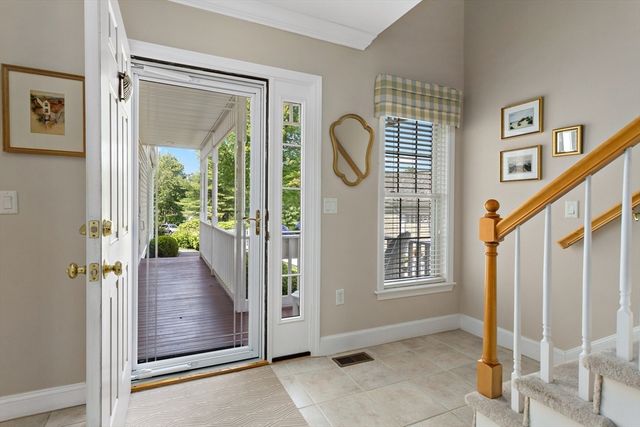 9 Sea Knoll Ct 9, Bourne, MA 02532
