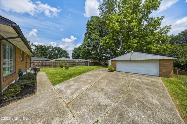 4105 Burrell Dr, Louisville, KY 40216