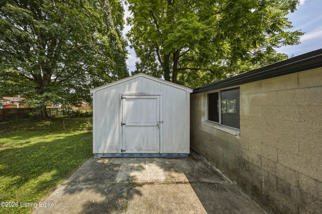 4105 Burrell Dr, Louisville, KY 40216