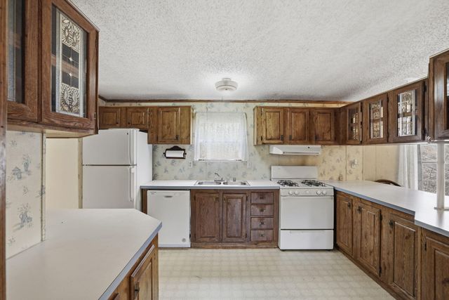 176 S Essex Road, Nixa, MO 65714