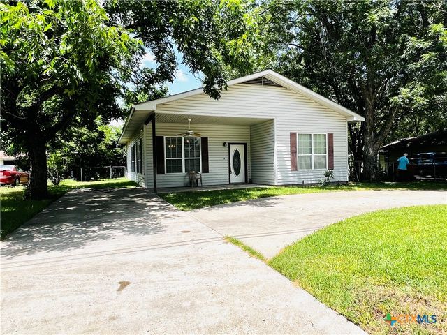 208 E 20th Street, Cameron, TX 76520
