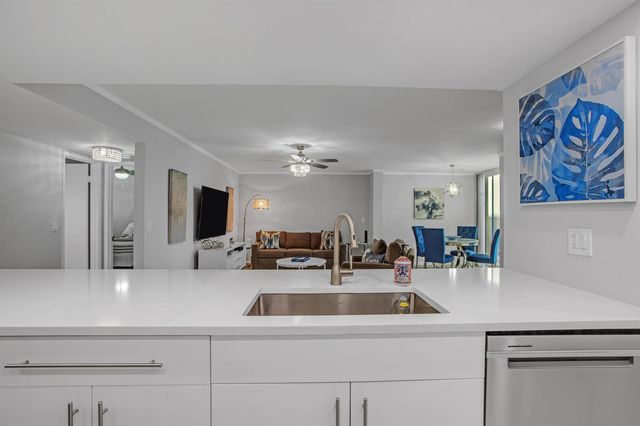 955 Egret Circle 104, Delray Beach, FL 33444
