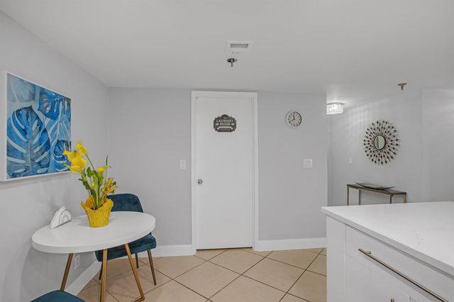 955 Egret Circle 104, Delray Beach, FL 33444