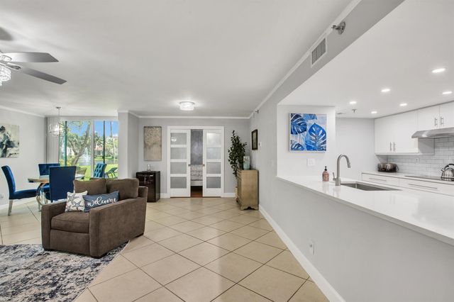 955 Egret Circle 104, Delray Beach, FL 33444