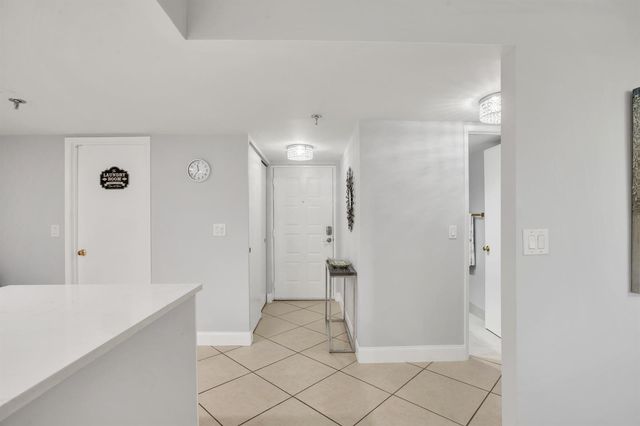 955 Egret Circle 104, Delray Beach, FL 33444