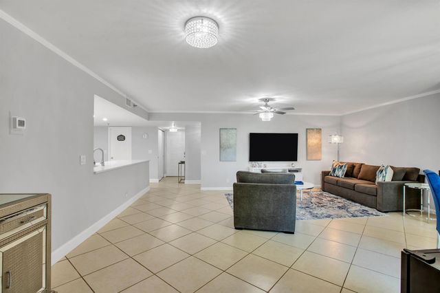955 Egret Circle 104, Delray Beach, FL 33444