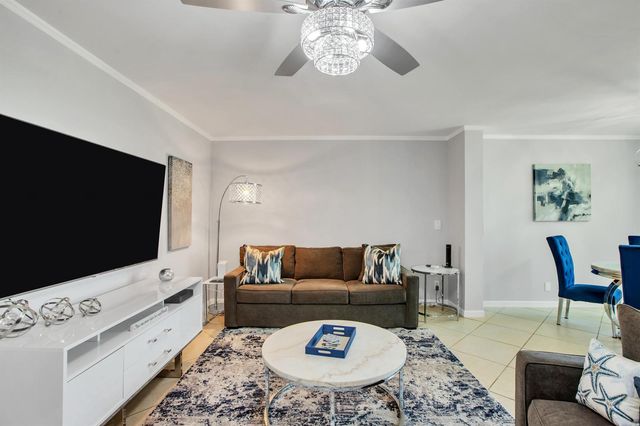 955 Egret Circle 104, Delray Beach, FL 33444