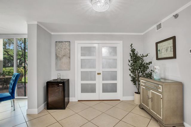 955 Egret Circle 104, Delray Beach, FL 33444
