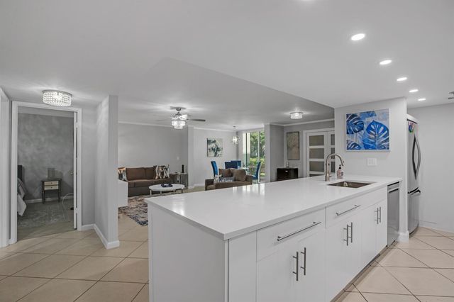 955 Egret Circle 104, Delray Beach, FL 33444