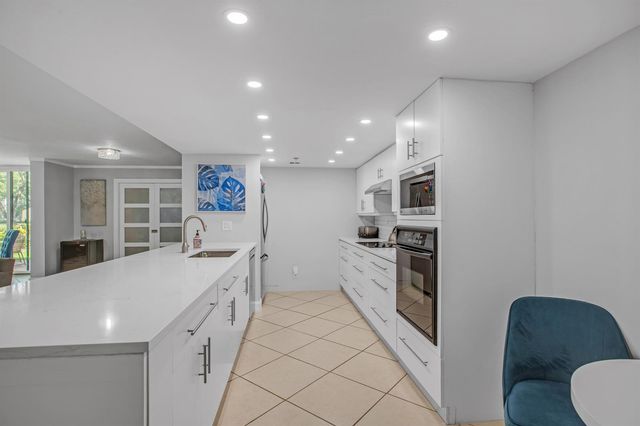 955 Egret Circle 104, Delray Beach, FL 33444