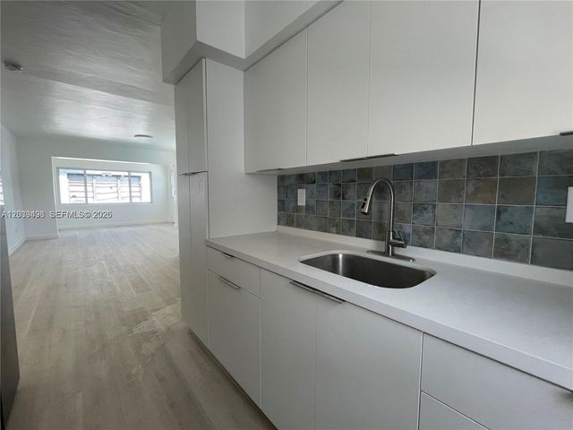 2120 Biarritz Dr, Miami Beach, FL 33141
