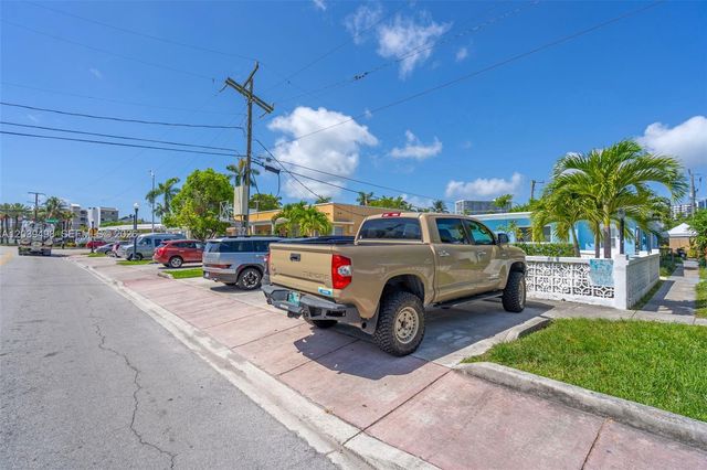2120 Biarritz Dr, Miami Beach, FL 33141
