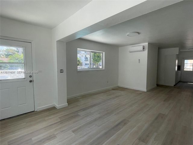 2120 Biarritz Dr, Miami Beach, FL 33141