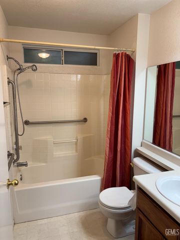 6910 Grafton Court, Bakersfield, CA 93307
