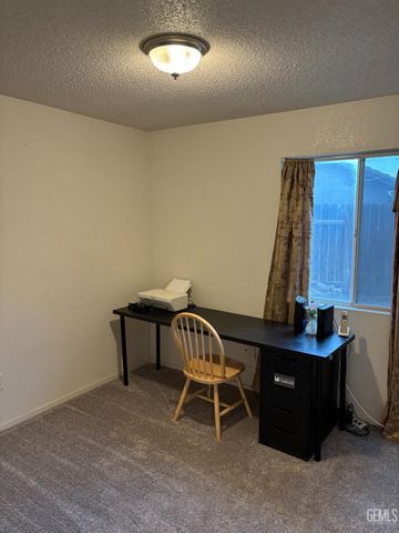 6910 Grafton Court, Bakersfield, CA 93307