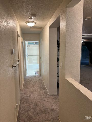 6910 Grafton Court, Bakersfield, CA 93307