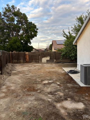 6910 Grafton Court, Bakersfield, CA 93307