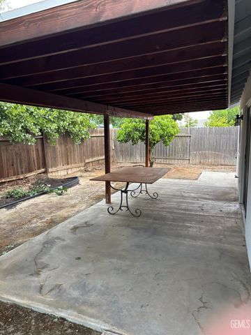 6910 Grafton Court, Bakersfield, CA 93307