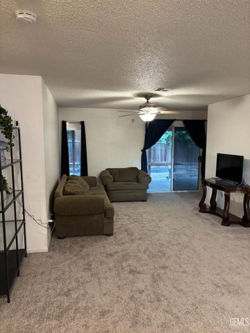 6910 Grafton Court, Bakersfield, CA 93307