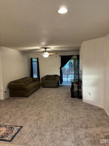 6910 Grafton Court, Bakersfield, CA 93307