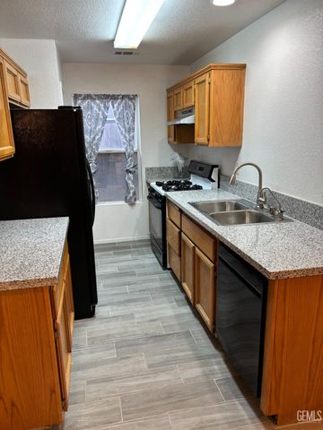 6910 Grafton Court, Bakersfield, CA 93307